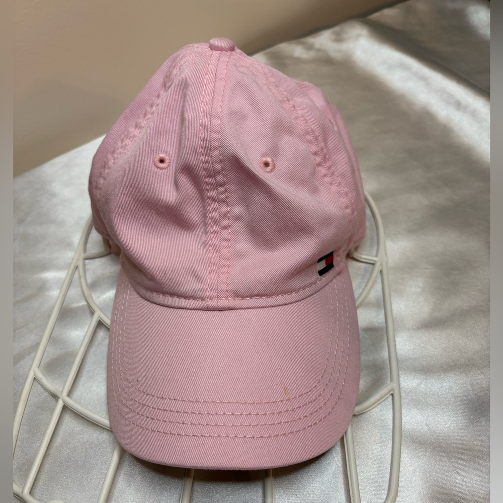 Tommy Hilfiger baseball cap with slide back closure